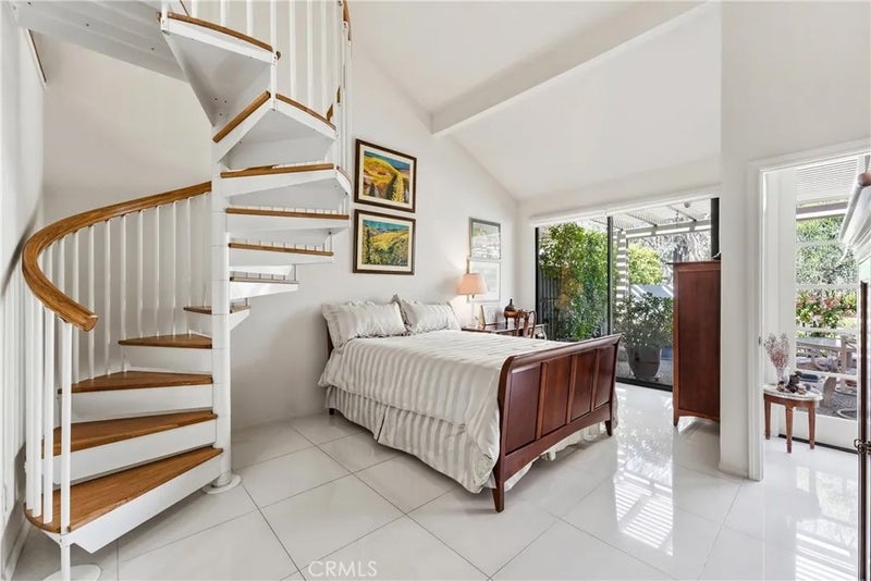 1715 Calle De Oro