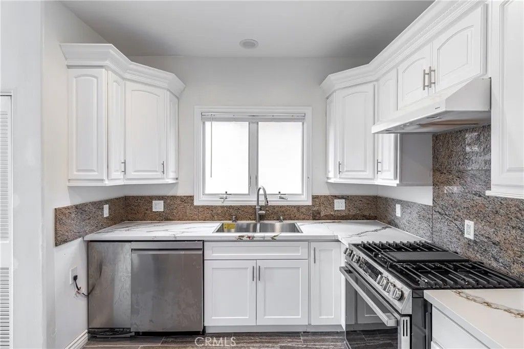 Photo of 1906 New York Drive, Altadena, CA 91001 (MLS # SR26010292)