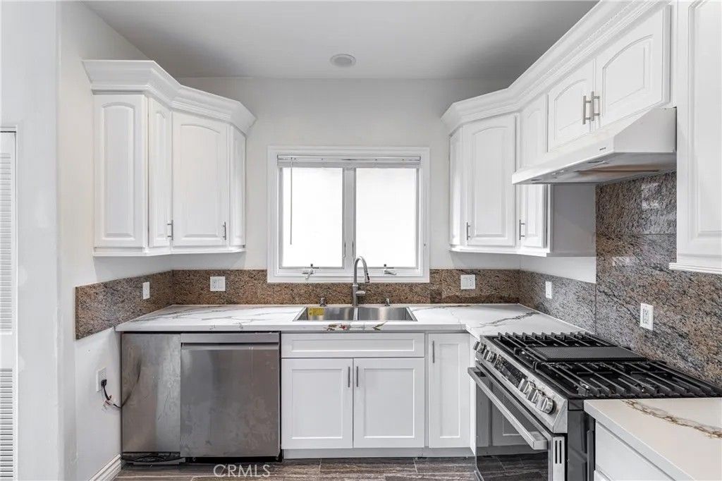 Photo of 1906 New York Drive, Altadena, CA 91001 (MLS # SR26010292)