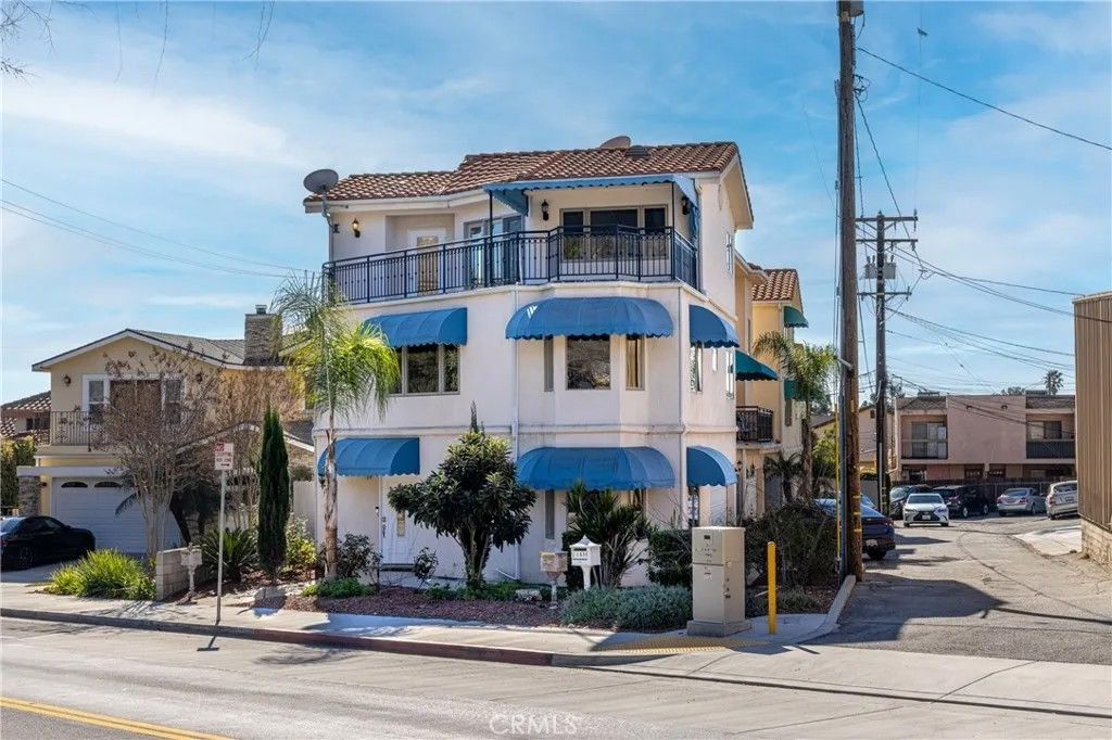 Photo of 1906 New York Drive, Altadena, CA 91001 (MLS # SR26010292)