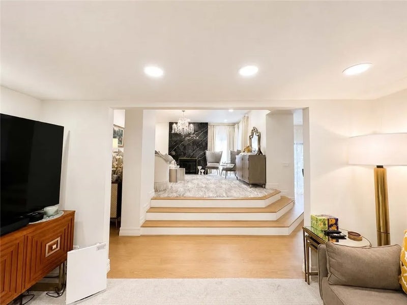 1313 Valley View 202