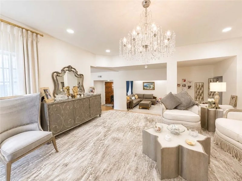 1313 Valley View 202