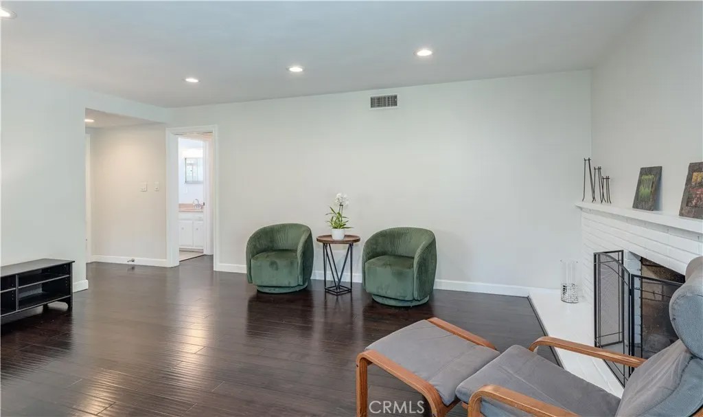 6121 Ludlow