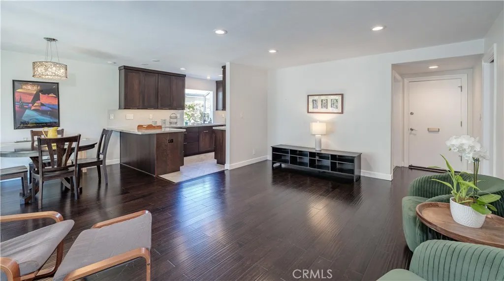 6121 Ludlow