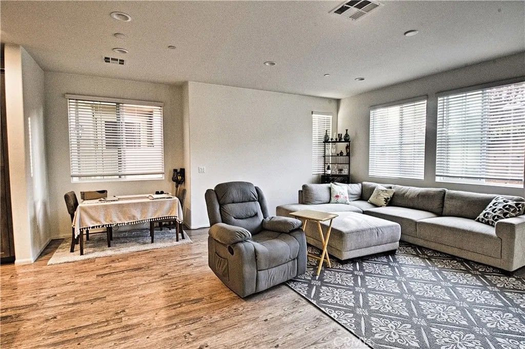 Photo of 202 Bay Laurel Court, Vista, CA 92083 (MLS # SW25139223)