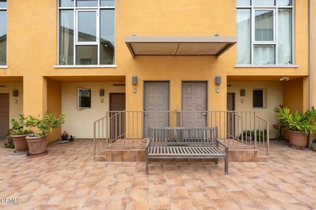 285 N Ventura Avenue 6