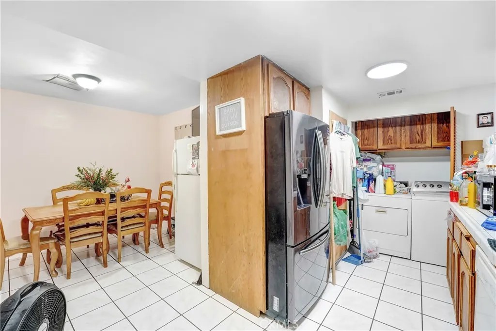 2200 W Hardy