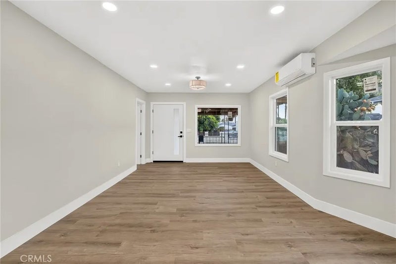 1116 W 76th Street