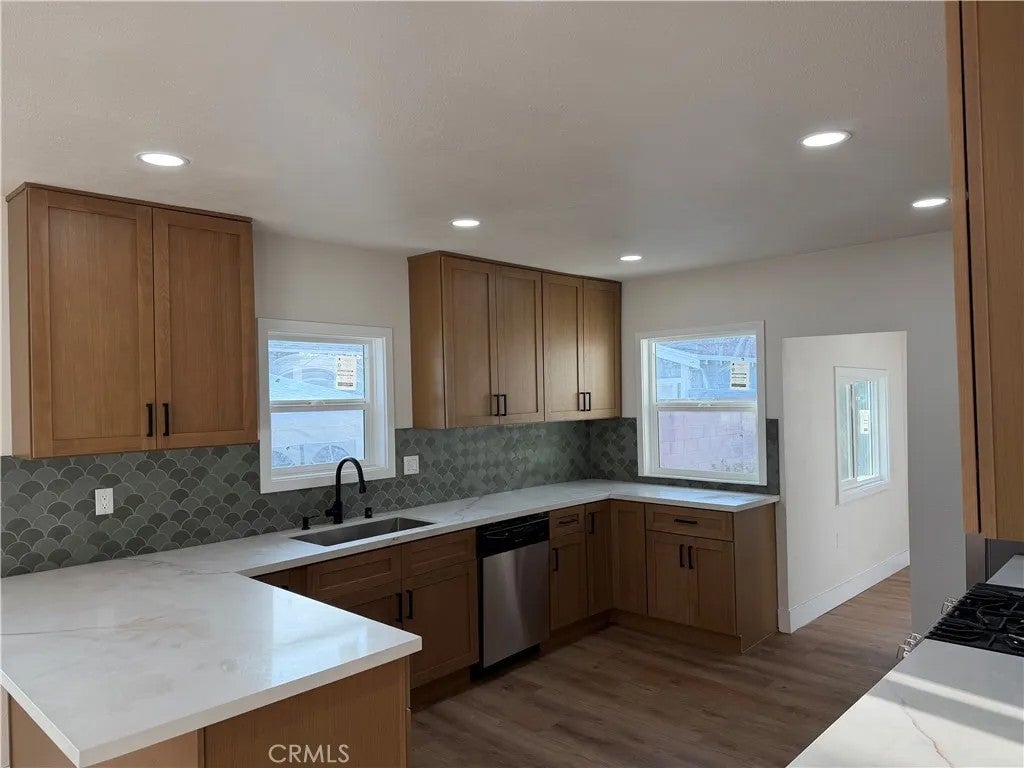1116 W 76th Street