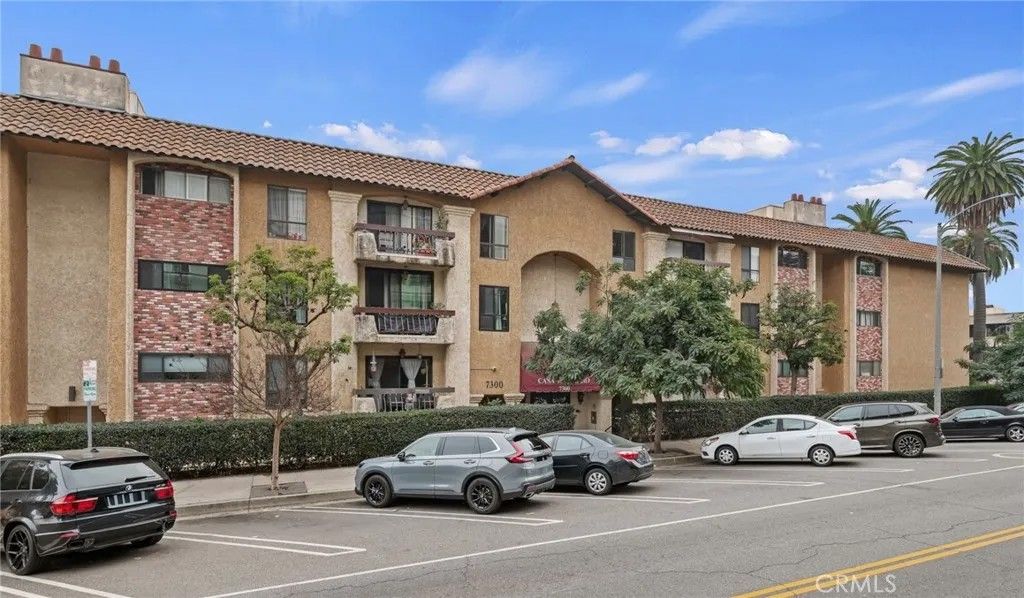 Photo of 7300 Franklin Avenue #354, Los Angeles, CA 90046 (MLS # SR26025103)