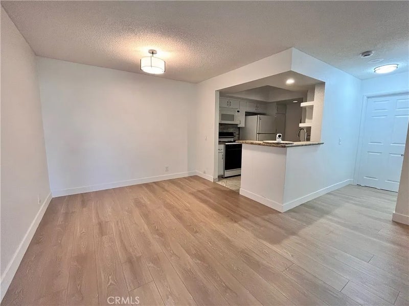 460 Oak Street 203