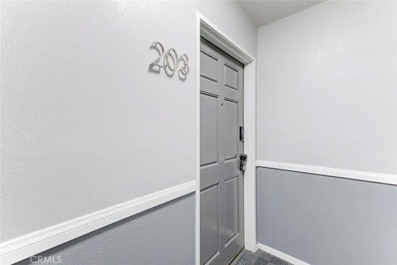 460 Oak Street 203