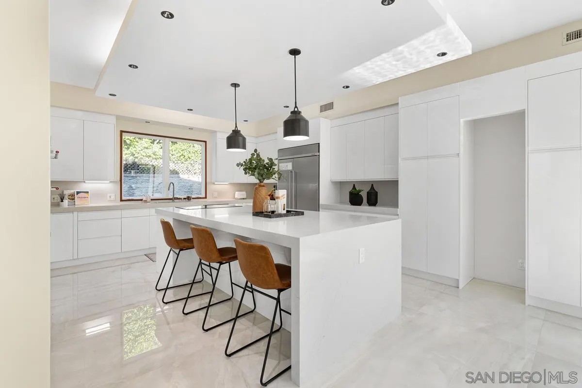 7911 El Paseo Grande