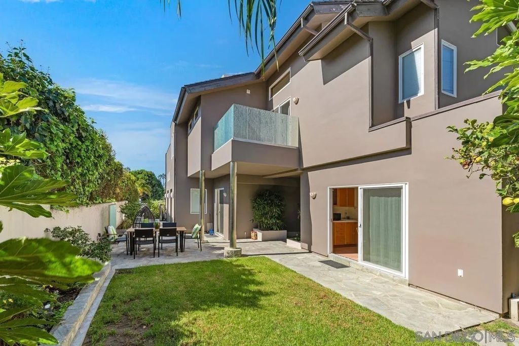 Photo of 7911 E El Paseo Grande, La Jolla, CA 92037 (MLS # 2600071)