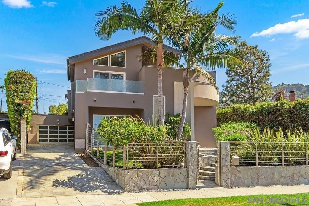 Photo of 7911 E El Paseo Grande, La Jolla, CA 92037 (MLS # 2600071)