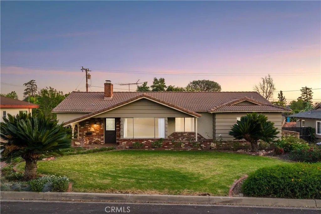 Photo of 1048 E Comstock Avenue, Glendora, CA 91741 (MLS # CV26058906)