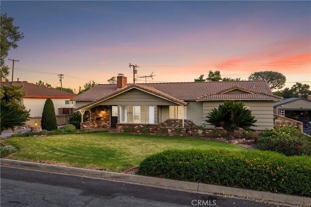 Photo of 1048 E Comstock Avenue, Glendora, CA 91741 (MLS # CV26058906)