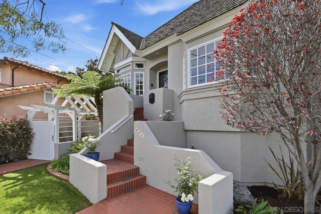 Photo of 945 Bay Circle, Coronado, CA 92118 (MLS # 260008111)