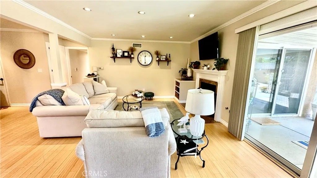 Photo of 11624 Paso Robles Avenue, Granada Hills, CA 91344 (MLS # SR26053561)