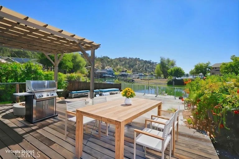 12953 Lakeshore