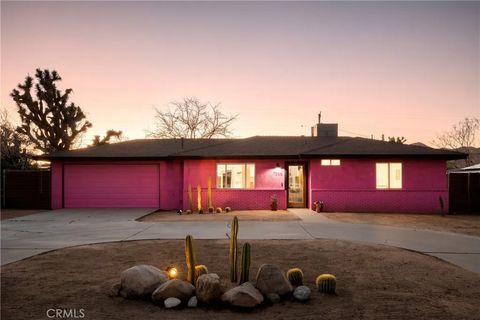 Photo of 7566 Shawnee Trl, Yucca Valley, CA 92284 (MLS # JT26033192)