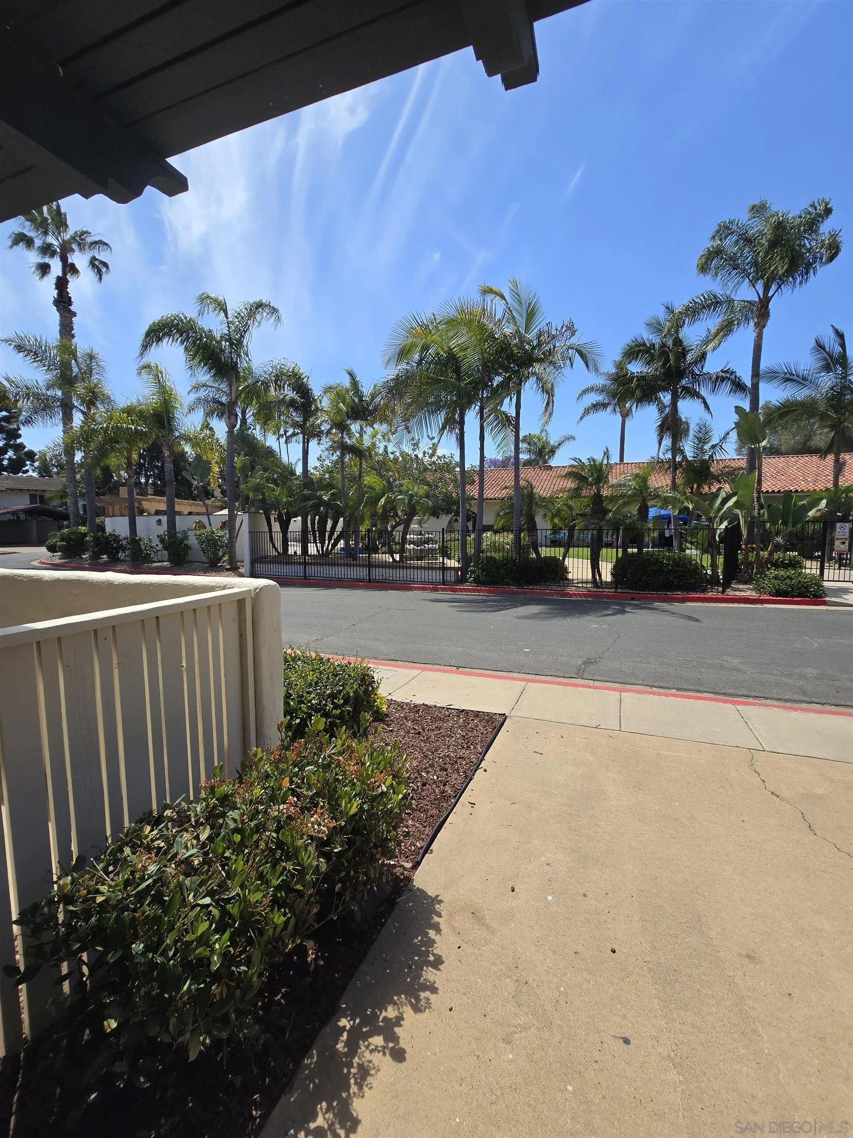 4044 Loma Riviera Cir