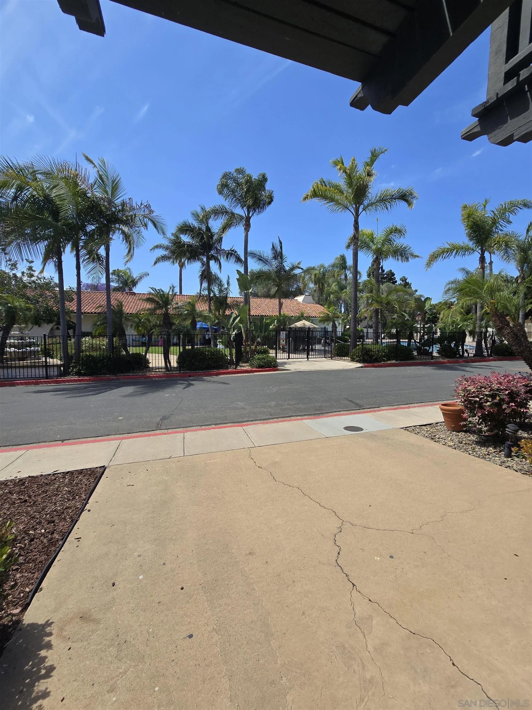 4044 Loma Riviera Cir