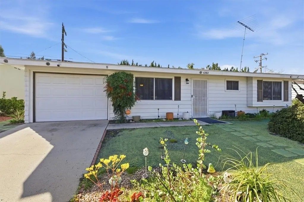 Photo of 43463 Briercliff Dr, Hemet, CA 92544 (MLS # IG26021523)