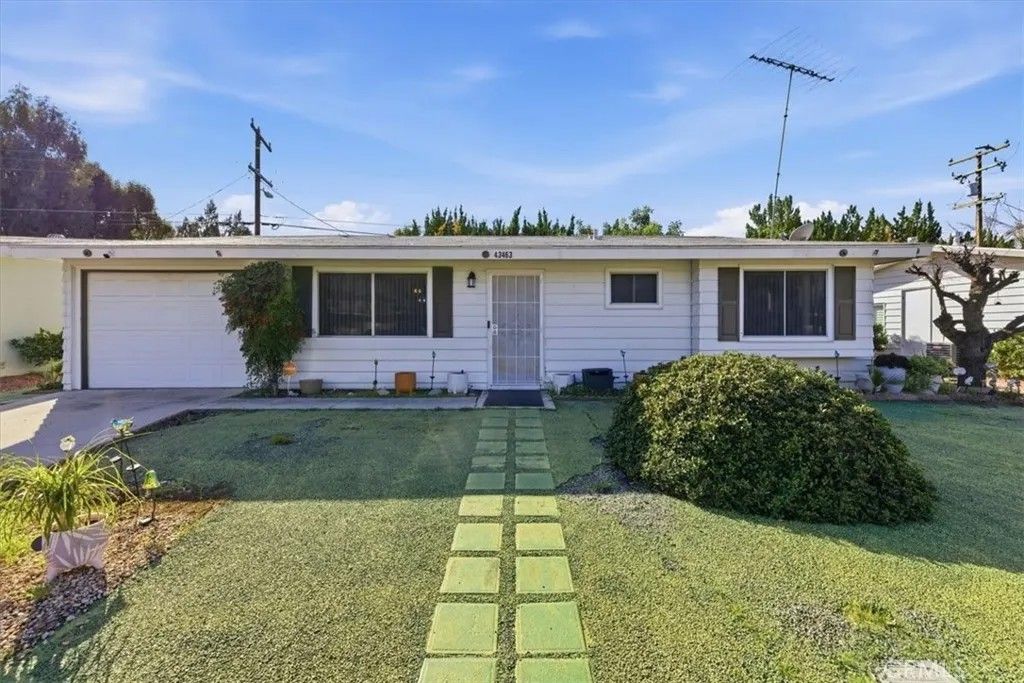 Photo of 43463 Briercliff Dr, Hemet, CA 92544 (MLS # IG26021523)