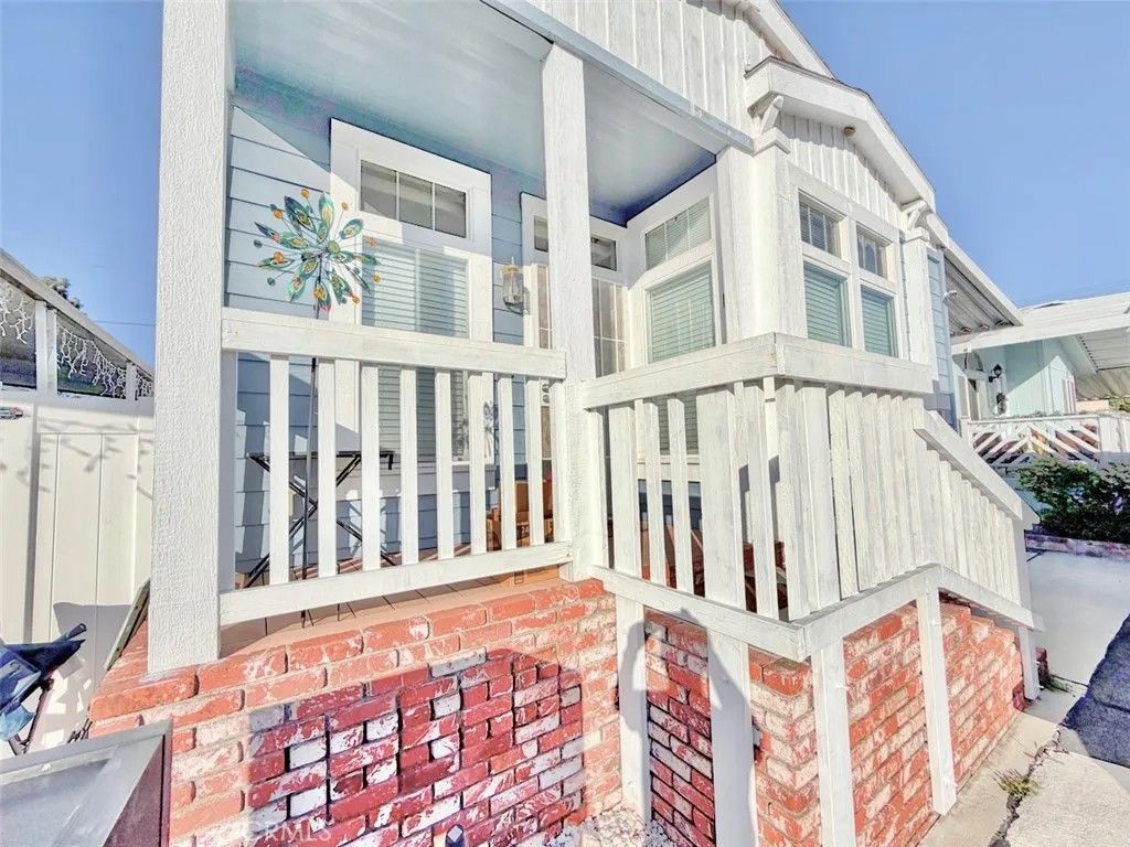 Photo of 7652 Garfield Ave #7, Huntington Beach, CA 92648 (MLS # OC25281642)