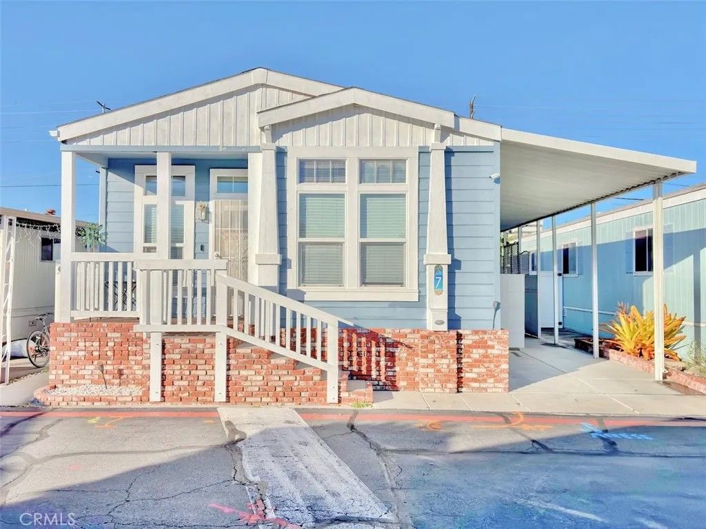 Photo of 7652 Garfield Ave #7, Huntington Beach, CA 92648 (MLS # OC25281642)