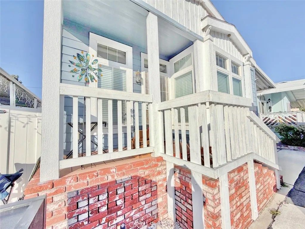 Photo of 7652 Garfield Ave #7, Huntington Beach, CA 92648 (MLS # OC25281642)