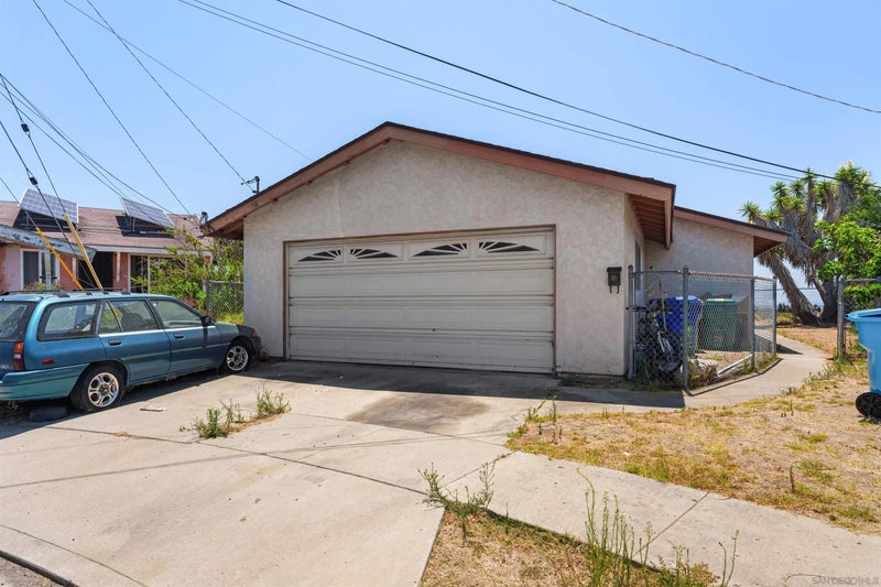 786 Goetschl Street