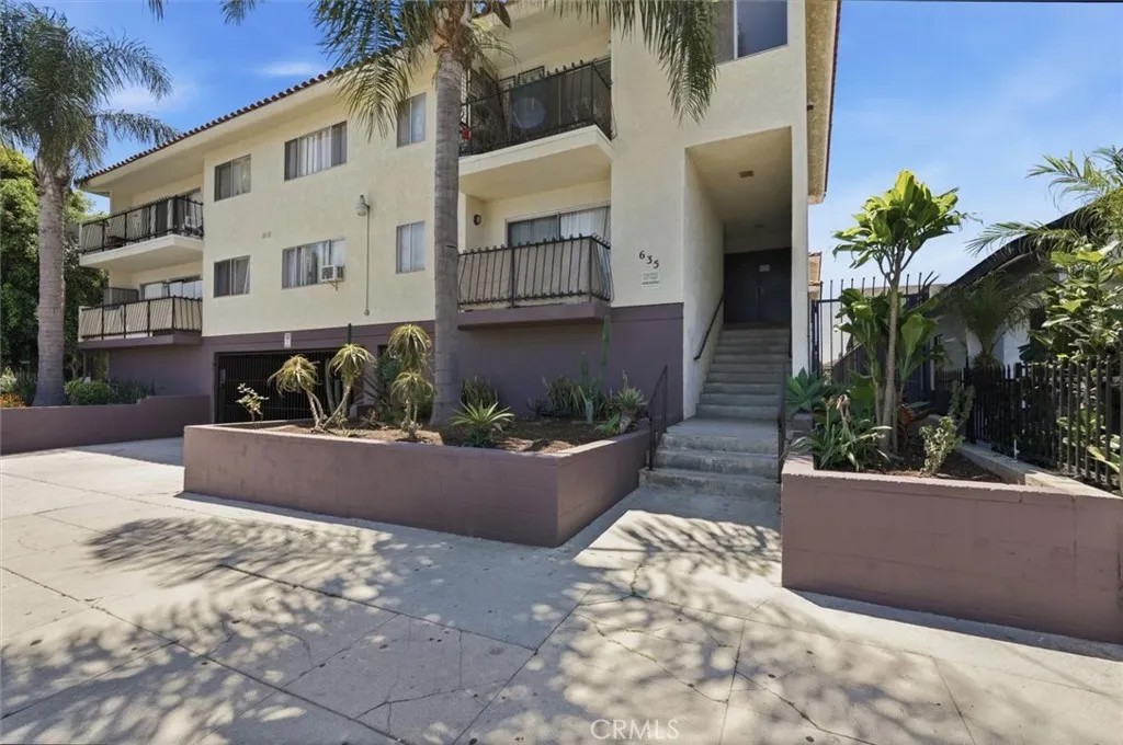 635 W 15th Street