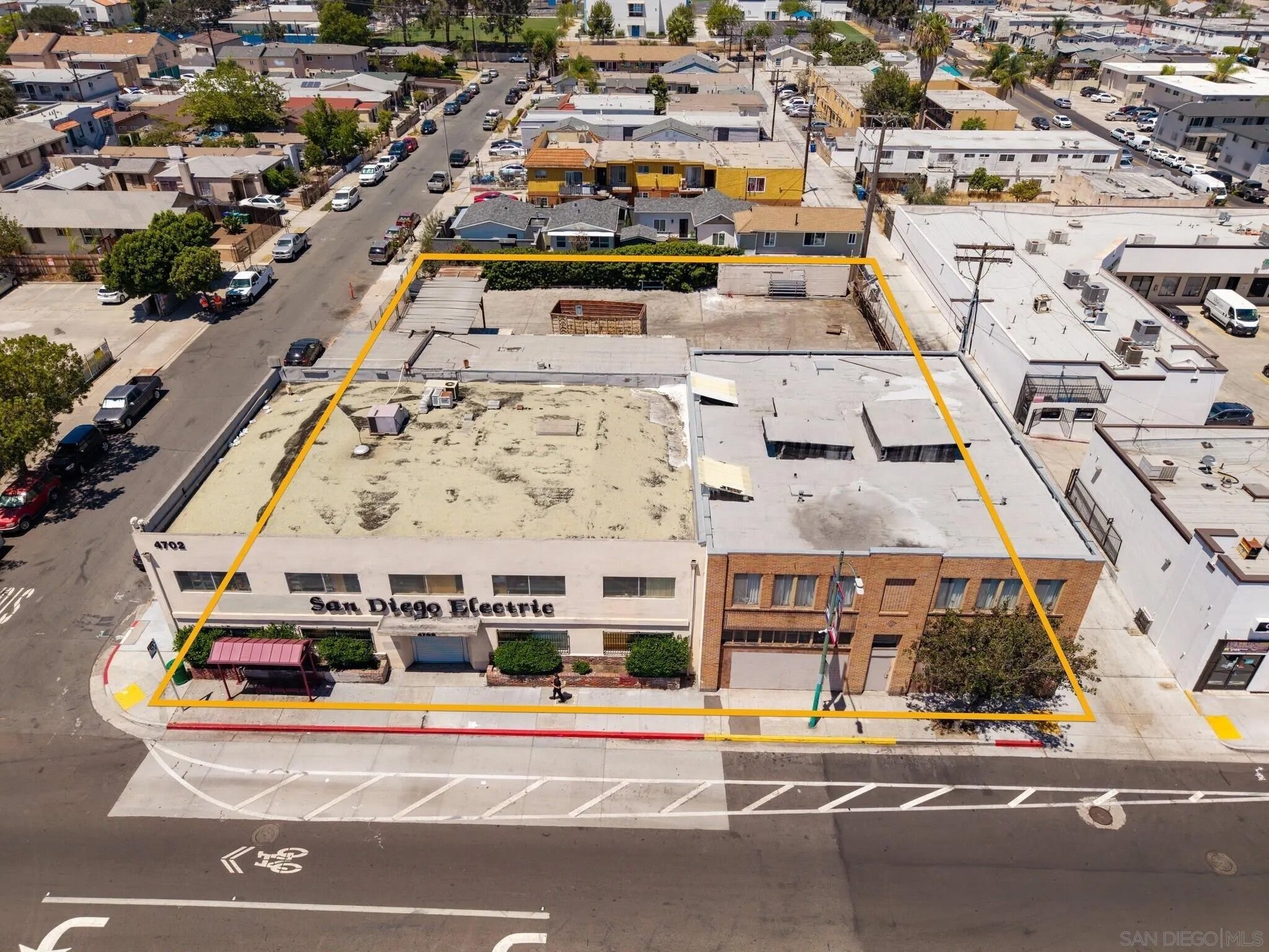 4702 University Ave.