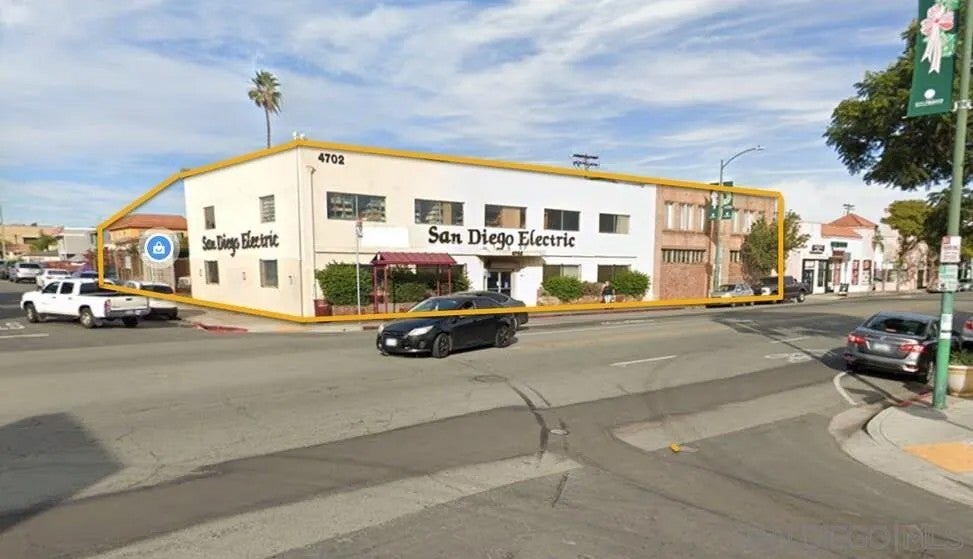 4702 University Ave.