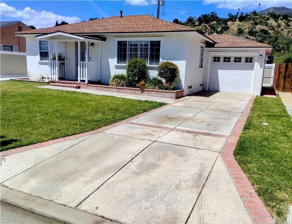 Photo of 2045 Baylor St, Duarte, CA 91010 (MLS # AR26087551)