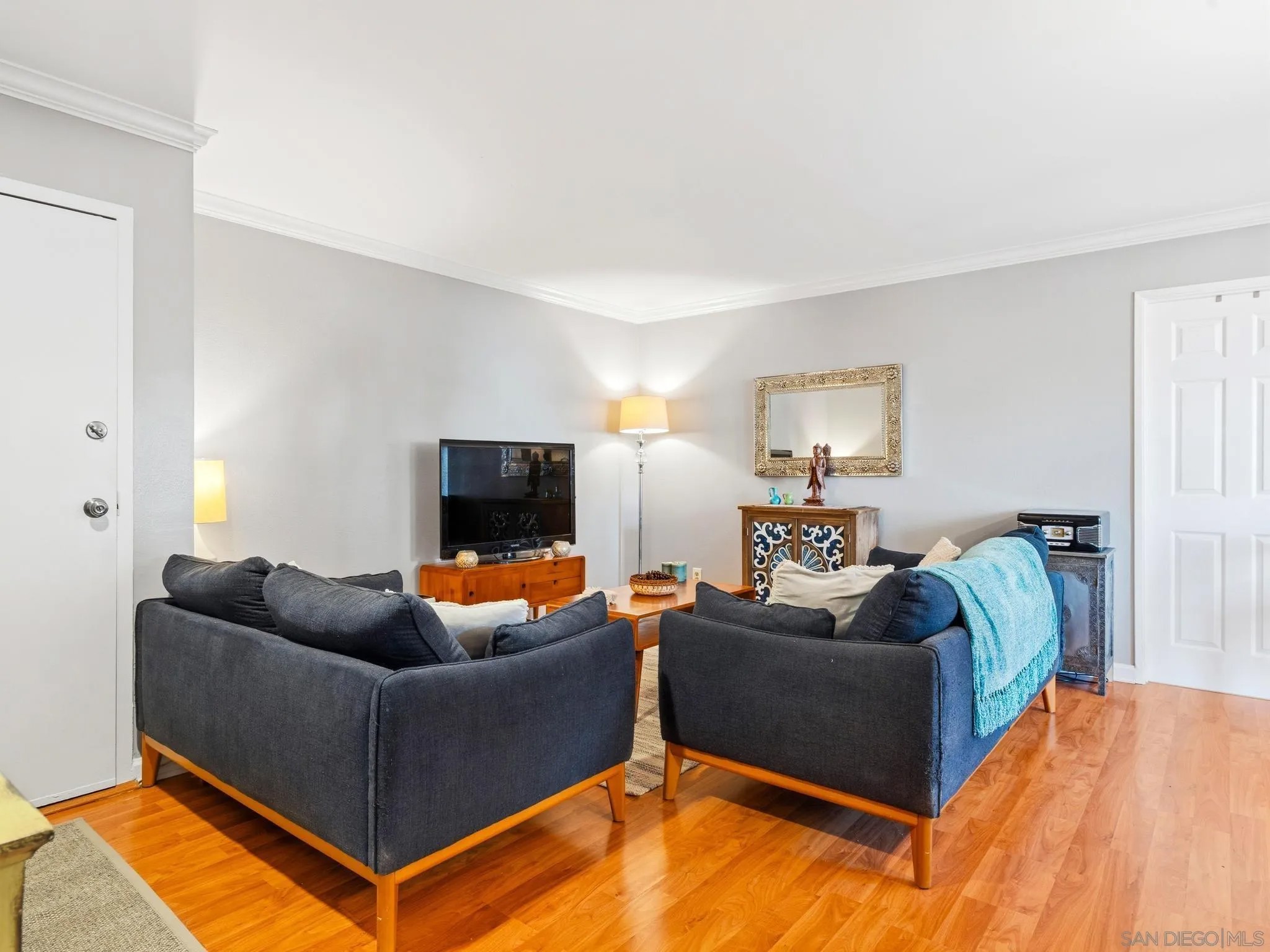 6924 Hyde Park 220