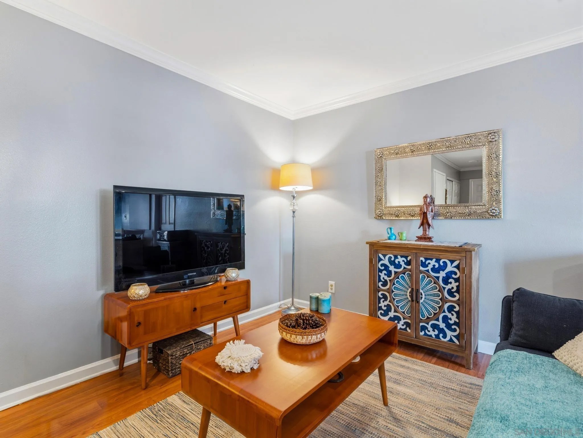 6924 Hyde Park 220