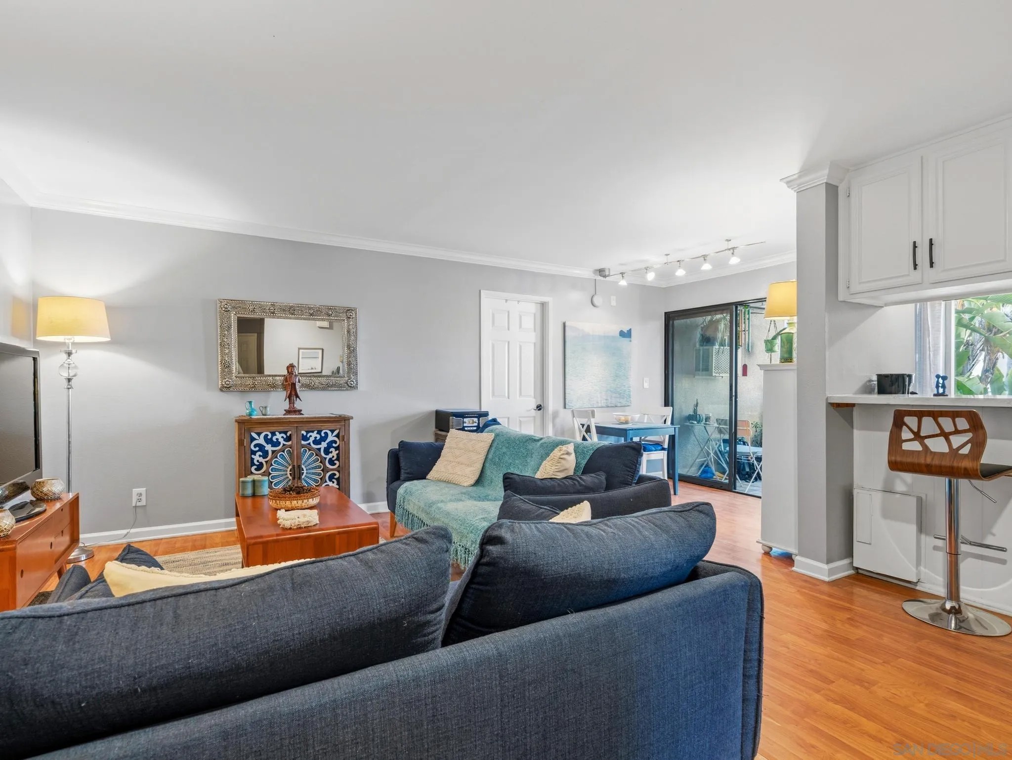 6924 Hyde Park 220