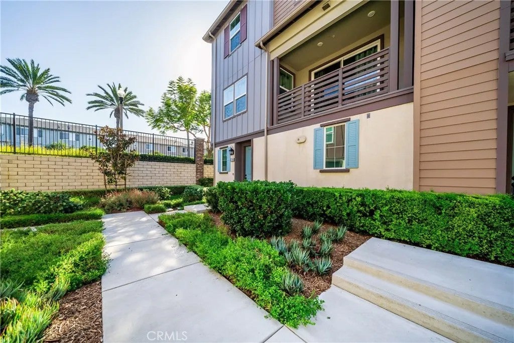 17868 S Upton