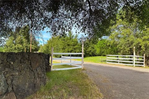 Photo of 16475 River Heights, Red Bluff, CA 96080 (MLS # IV26059921)