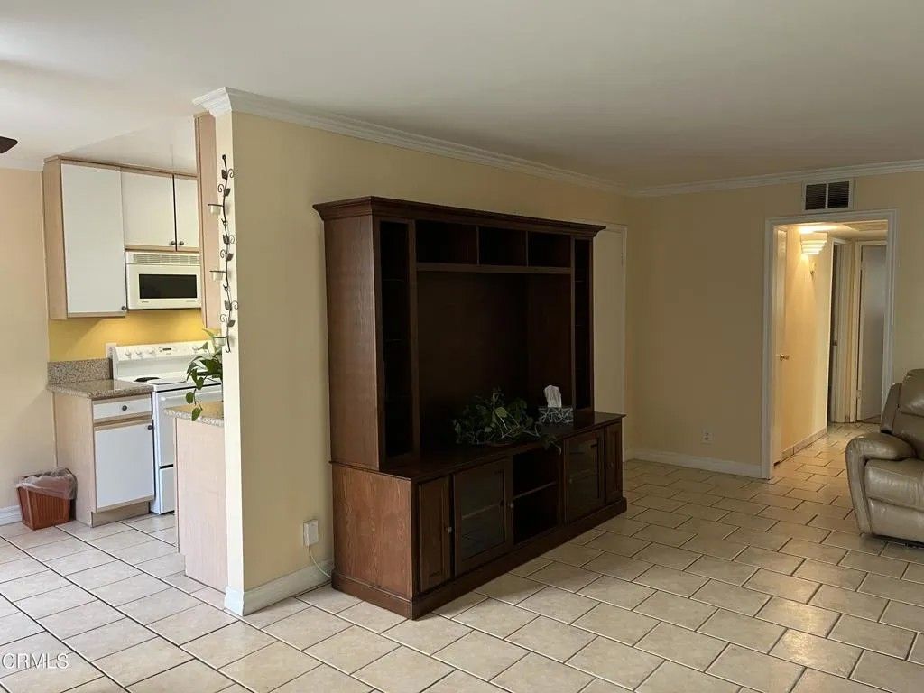 Photo of 121 Sinclair Avenue #107, Glendale, CA 91206 (MLS # P1-27589)