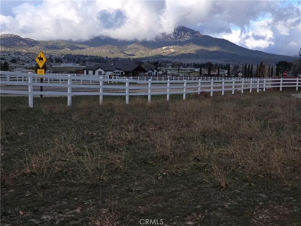 Photo of 446 Roundup, Aguanga, CA 92536 (MLS # SW26000367)