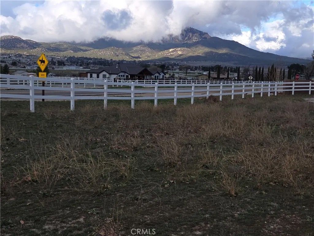 Photo of 446 Roundup, Aguanga, CA 92536 (MLS # SW26000367)