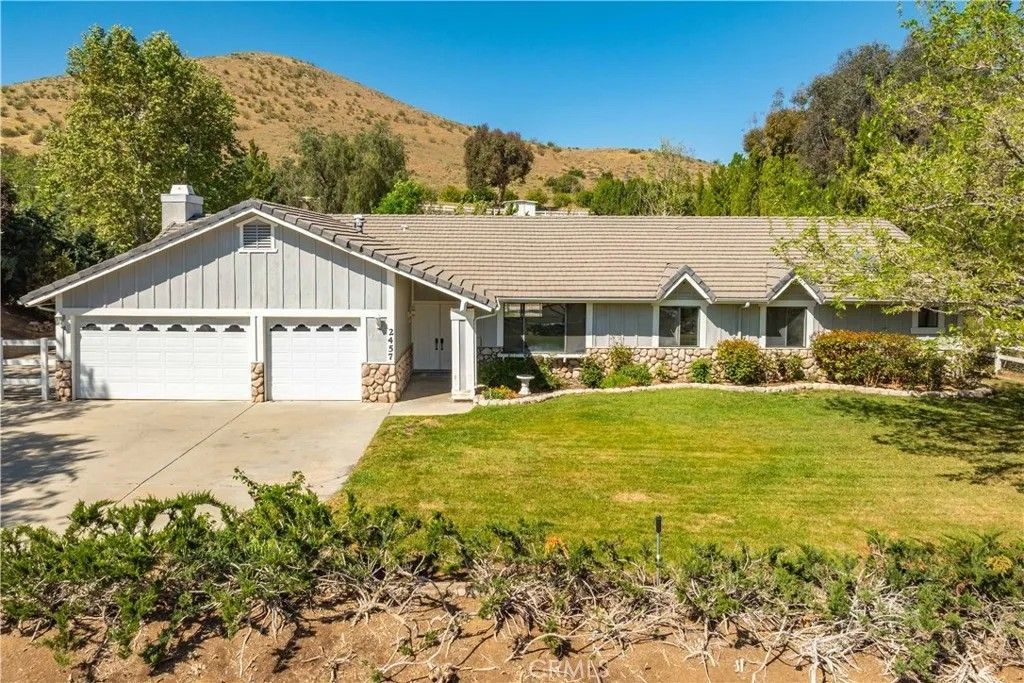 Photo of 2457 Vista Del Monte, Acton, CA 93510 (MLS # SR26044761)
