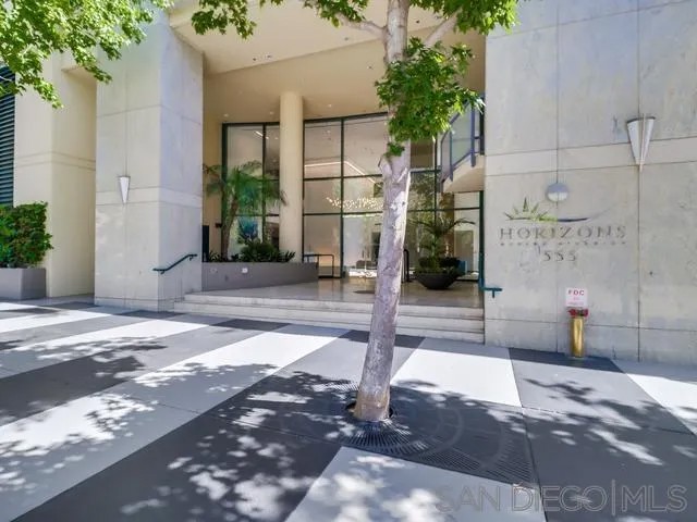 555 Front St 205