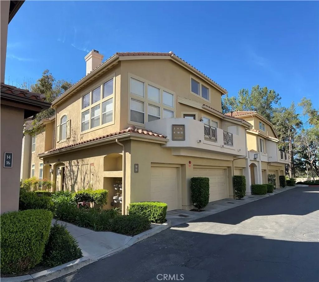 Photo of 10 Via Madera, Rancho Santa Margarita, CA 92688 (MLS # OC26049627)
