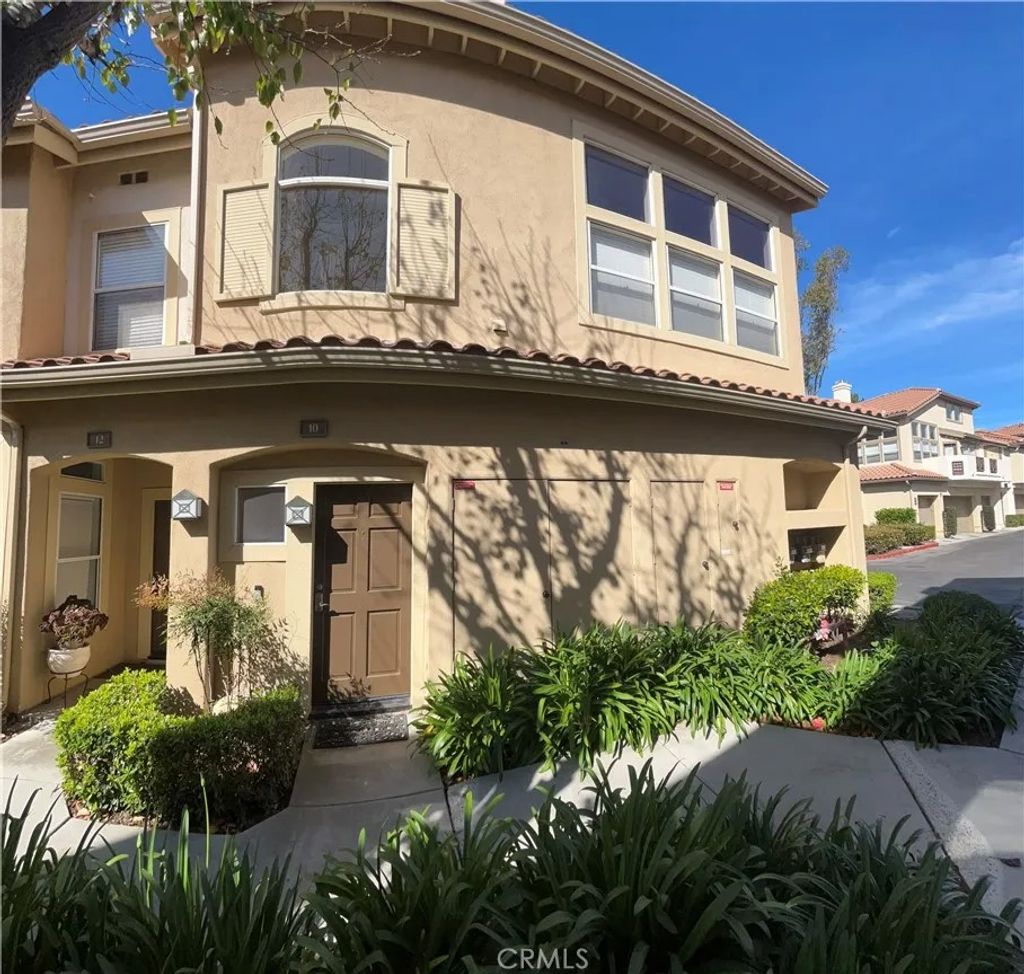 Photo of 10 Via Madera, Rancho Santa Margarita, CA 92688 (MLS # OC26049627)