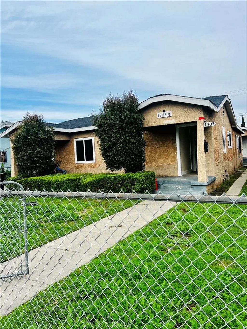 Photo of 1309 W 62nd St, Los Angeles, CA 90044 (MLS # SR26060845)